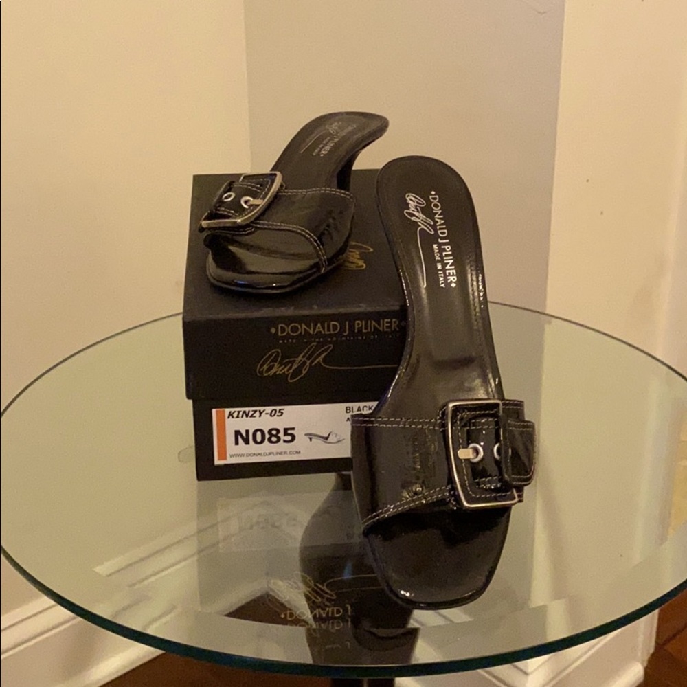 Donald Pliner kitten heels